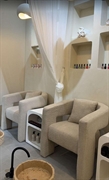 fully operational ladies salon - 3