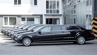 premium chauffeur limousine service - 1