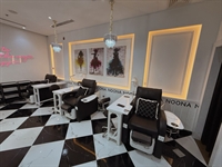 established ladies' beauty salon - 2