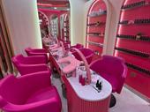 luxury ladies salon for